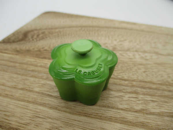 LE CREUSET KIRIN Novelty flower case 1pcs Green about 3.5cm