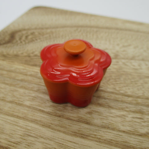 LE CREUSET KIRIN Novelty flower case 1pcs Red about 3.5cm