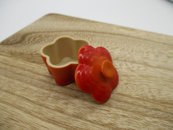 LE CREUSET KIRIN Novelty flower case 1pcs Red about 3.5cm